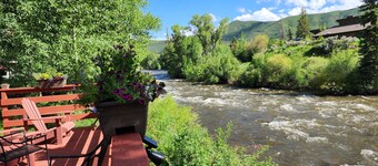 Top-notch comforts in a rural setting in Woody Creek on the River/close to Aspen