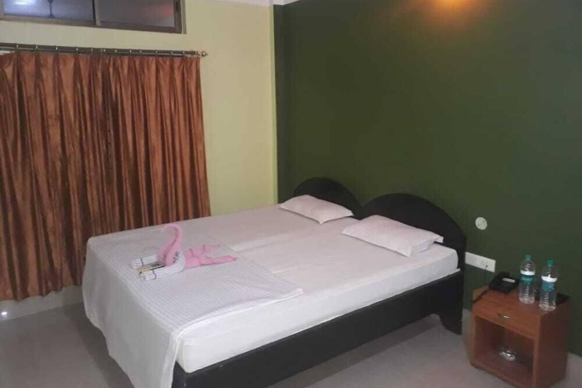 Kamar Deluks | Meja kerja