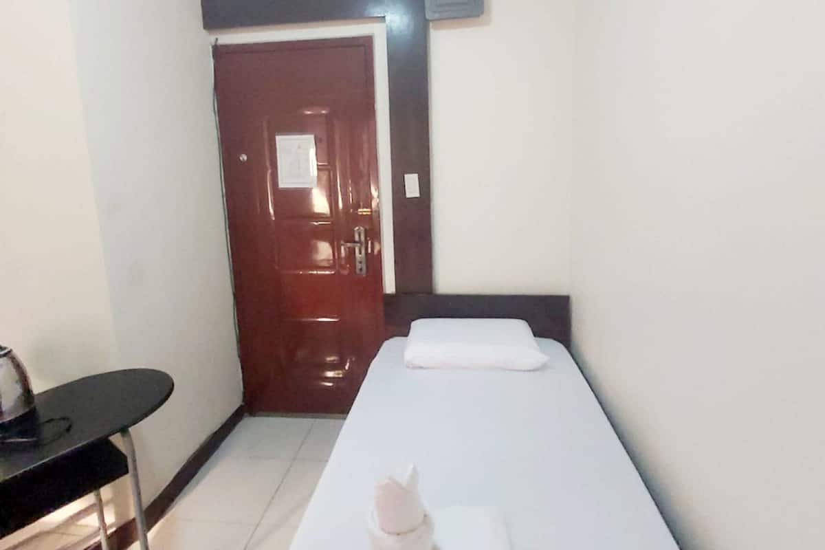 Kamar Single Standar | Seprai linen