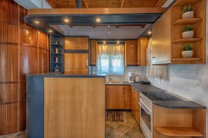 Traditional Villa | Private kitchen | Coffee/tea maker, dining tables