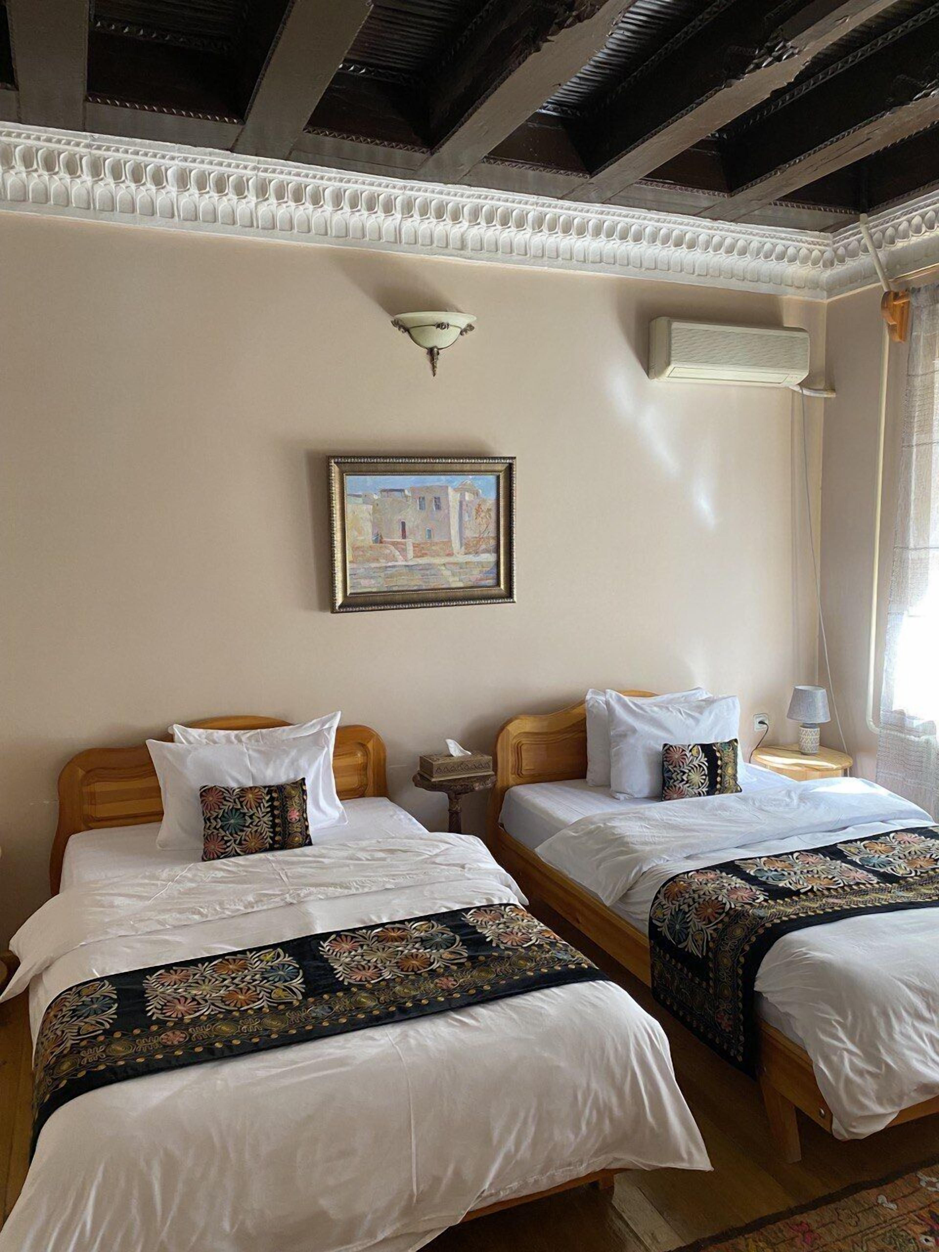 Blackout drapes, free WiFi