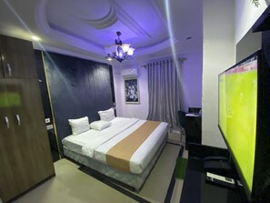 Quarto casal real, para não fumantes | Lençóis italianos Frette, roupas de cama premium