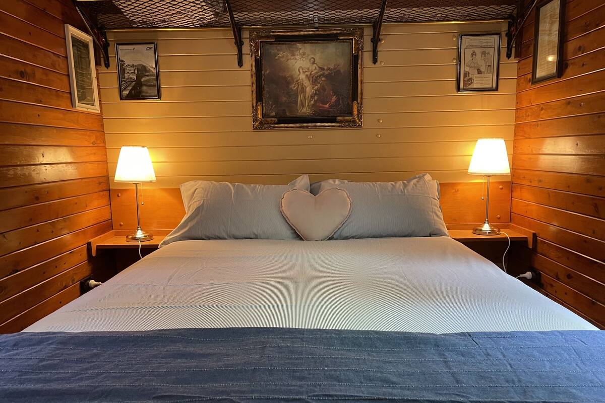 Railway Carriage | 1 bedroom, WiFi (free), bed sheets