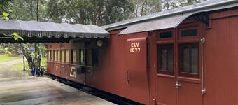 ไม้ เนโบ รายเวย์ แคร์เรจ และ ชาเลต์