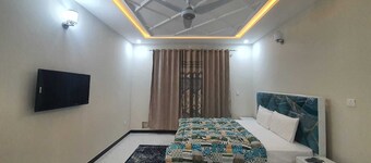 Roomph Transit Guest House
