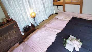 Room | 1 bedroom, iron/ironing board, free WiFi, bed sheets