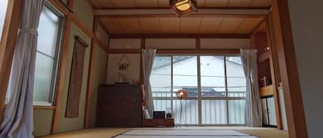 Room | 1 bedroom, iron/ironing board, free WiFi, bed sheets