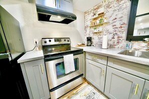 Frigorífic, microones, forn i placa de cuina