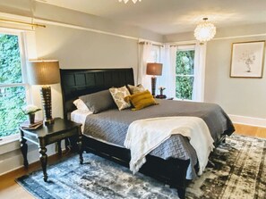 3 habitaciones, escritorio, tabla de planchar con plancha y wifi gratis 
