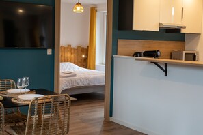 Dining - Modern and spacious new apartment! (Eu)