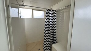 Douche, serviettes fournies