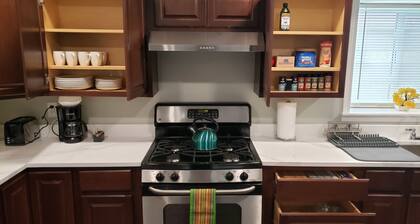 Ridgeland Retreat/ Street level Apt easy access