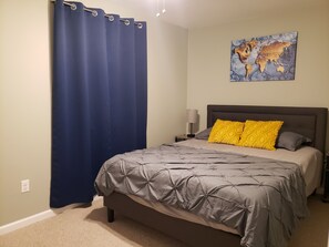 3 bedrooms, desk, iron/ironing board, travel cot