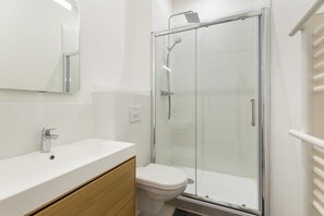 Douche, serviettes fournies