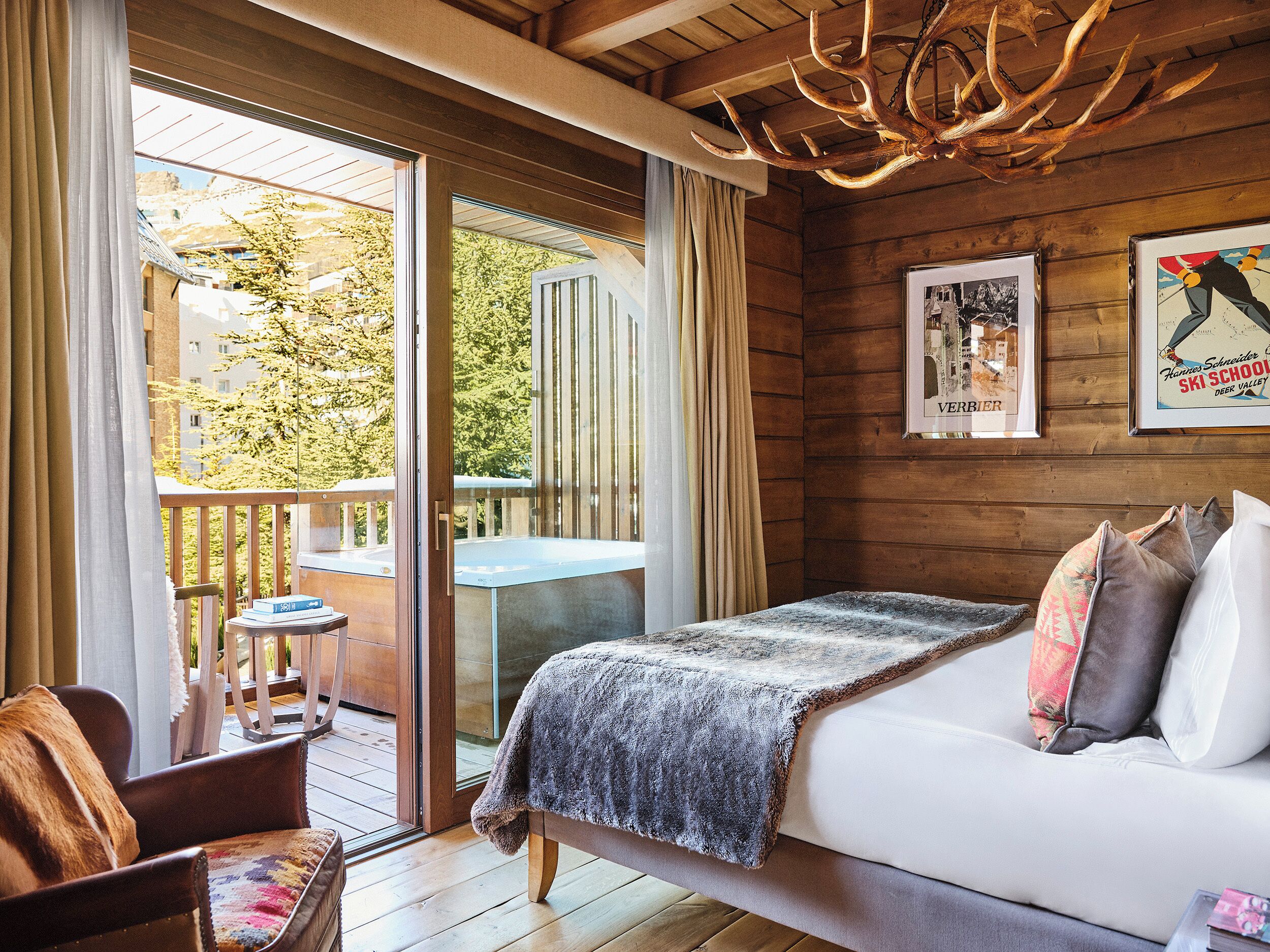 Rom – deluxe, spabadekar (Lodge) | Minibarvarer (inkludert), safe på rommet og blendingsgardiner