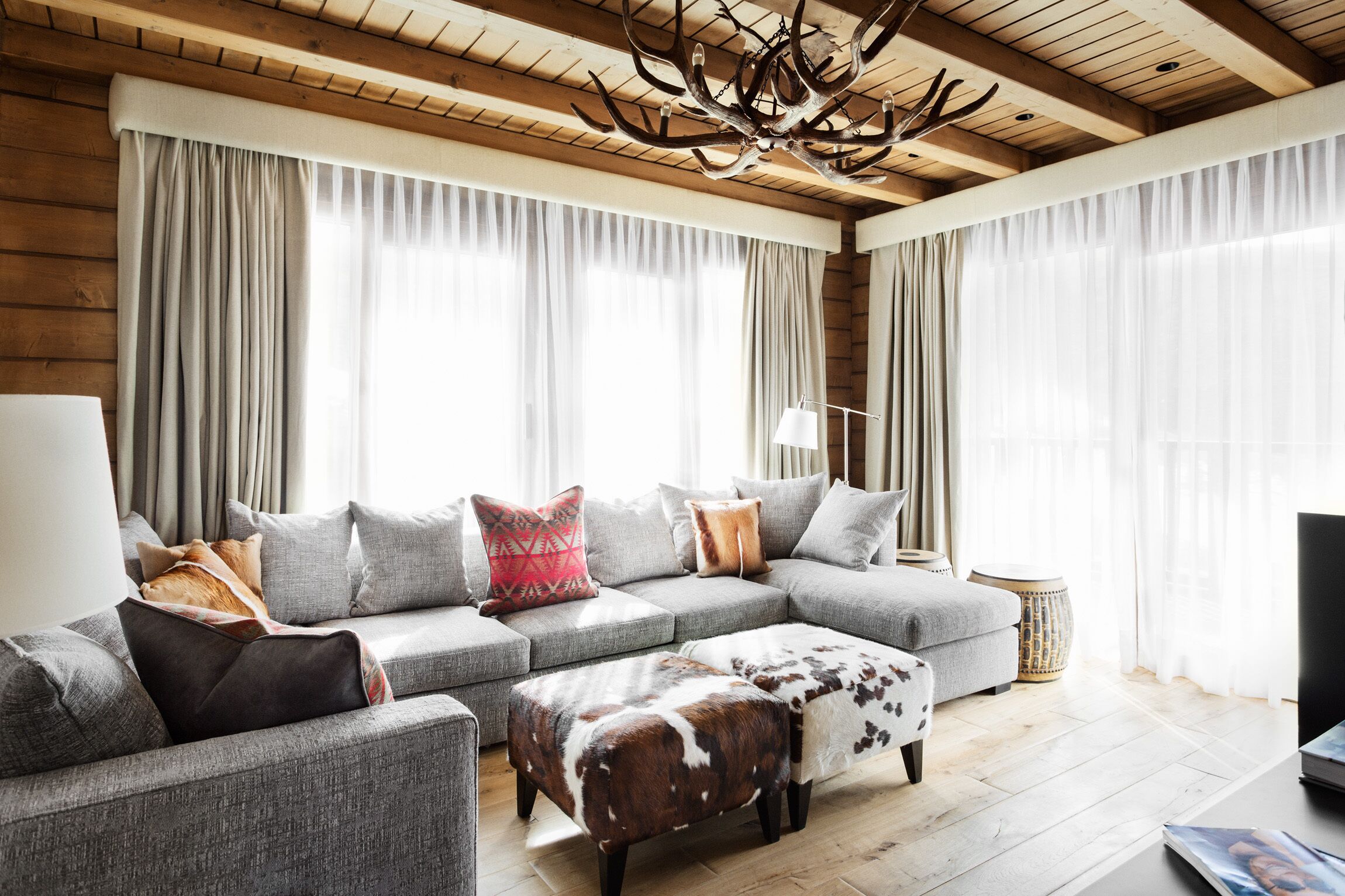 Minibar (mit einigen kostenlosen Artikeln), Zimmersafe