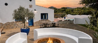 Mediterranean Villa Ideal Families • Private Pool • WIFI • A/C •BBQ