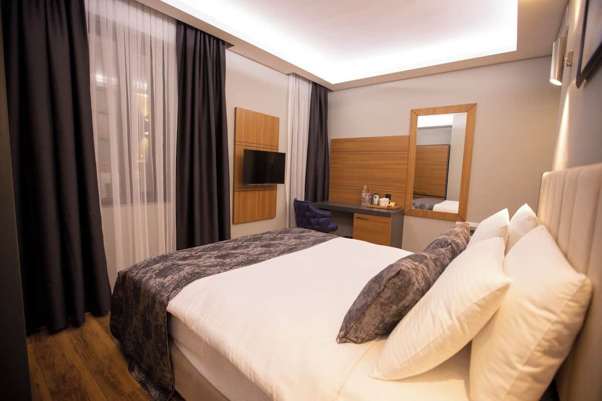Premium bedding, Select Comfort beds, minibar (some free items)