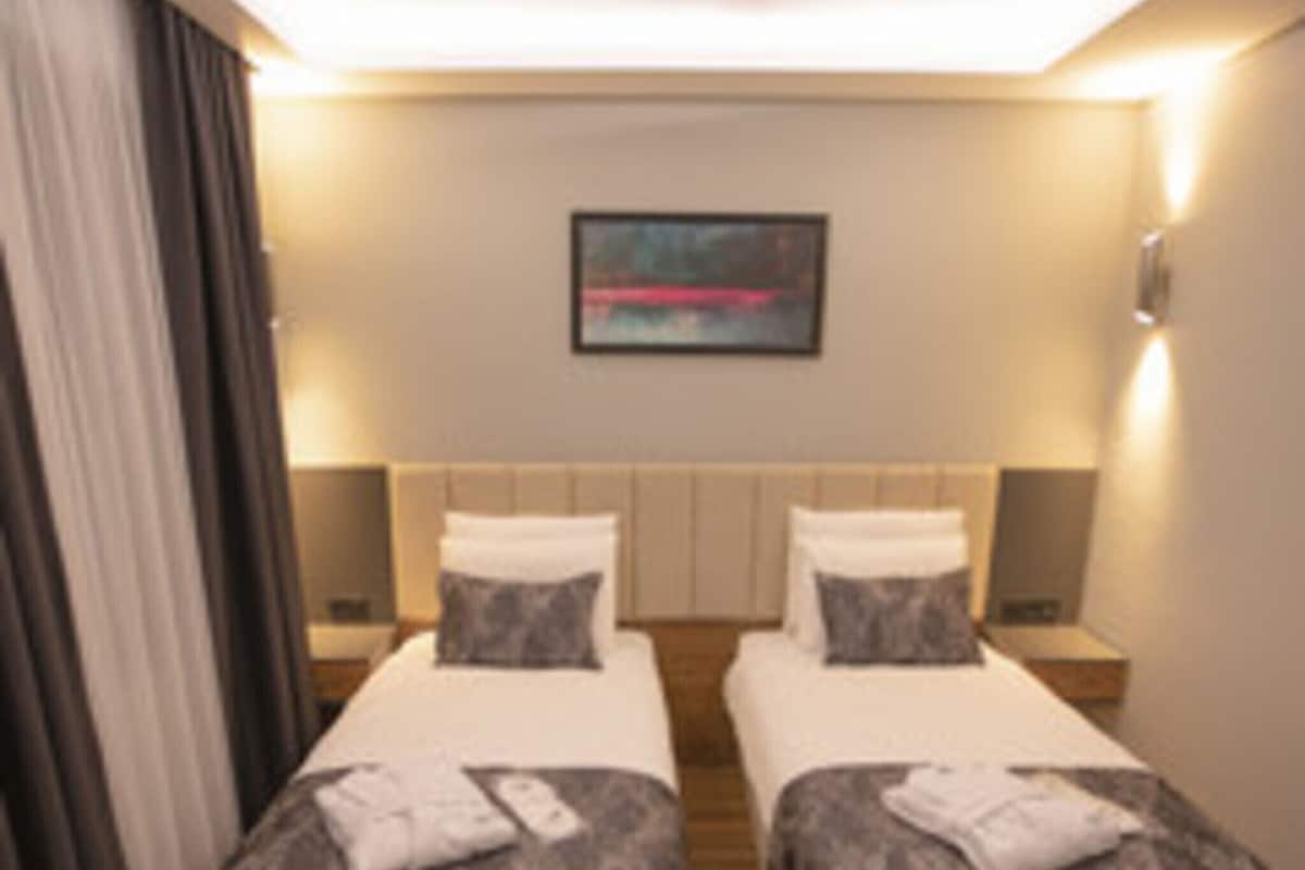Premium bedding, Select Comfort beds, minibar (some free items)