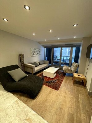 Smart TV - Beautiful 2 Bed, 2 Bath in Prime Downtown Halifax (Halifax)