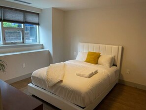 1 bedroom, desk, iron/ironing board, WiFi