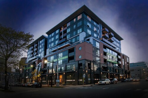 Lovely 2Bed, 2Bath with Balcony Downtown Halifax