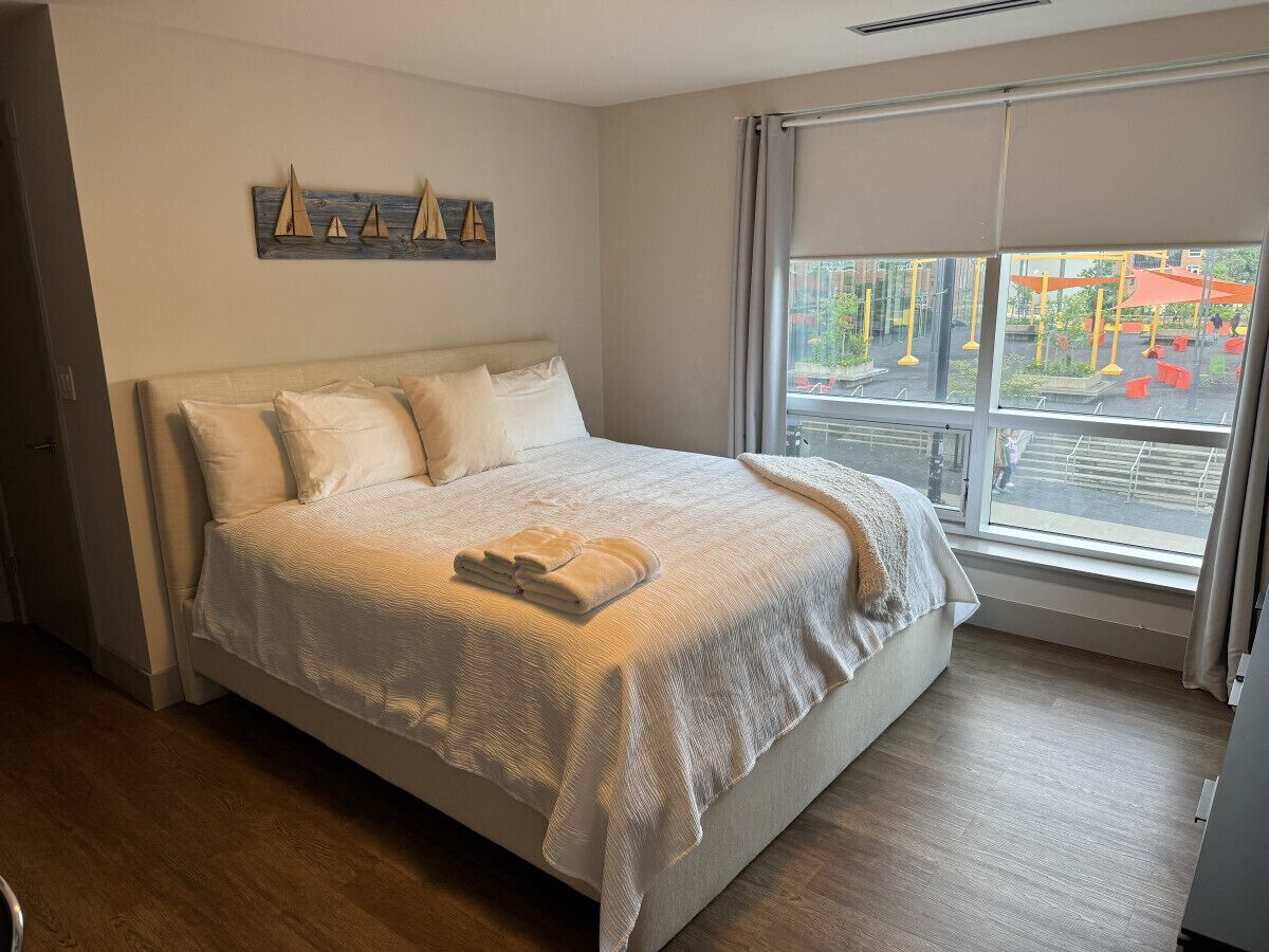 3 bedrooms, desk, iron/ironing board, travel cot