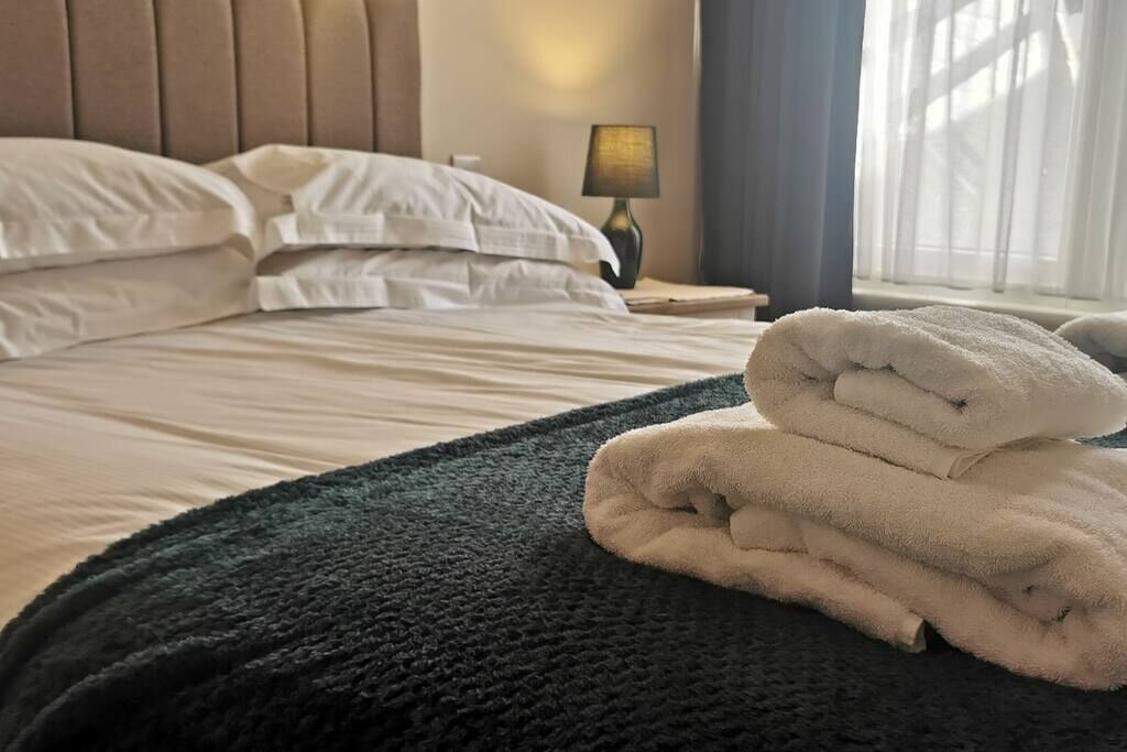 2 bedrooms, iron/ironing board, travel cot, WiFi