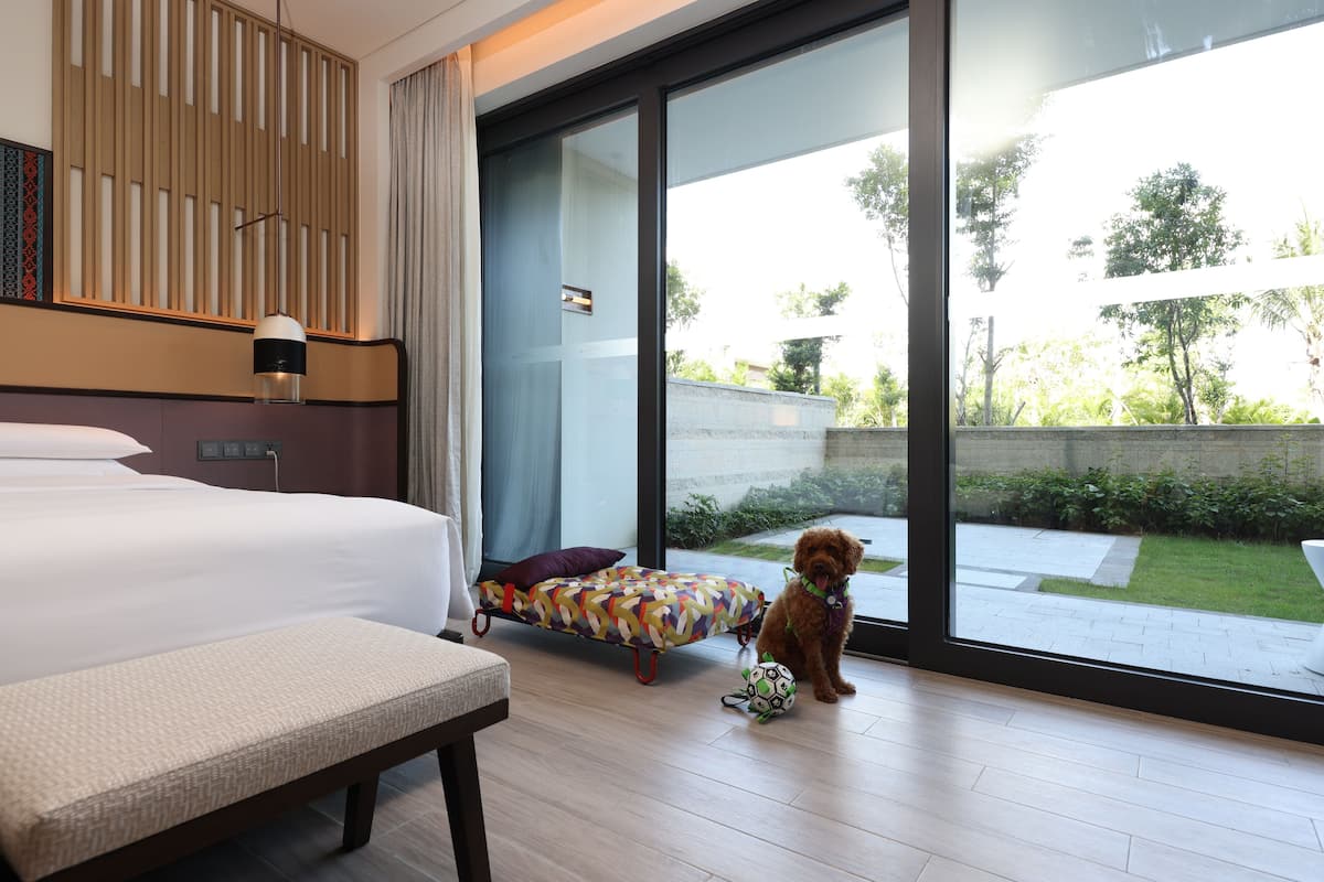 Chăn bông, minibar với thức uống miễn phí, két bảo mật tại phòng, bàn