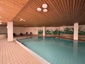 屋内プール、温水プール