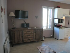 Fridge, microwave, dishwasher, coffee/tea maker - Cozy studio for 4 with parking near cable cars (Saint-Gervais-les-Bains)
