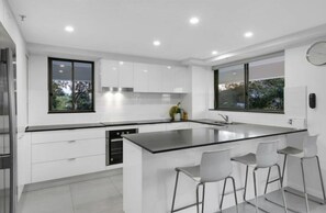 Fridge, microwave, oven, stovetop - Gemini Court Unit 3- 4 Bedroom Panoramic Ocean Views! (Gold Coast)