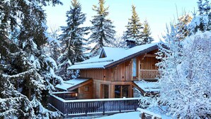 Unclassified image, 5 of 12, button - Luxurious Chalet in Courchevel-La Tania: Sleeps 12, Ski-in/Ski-out, Jacuzzi, Sauna & Home Cinema (La Tania)