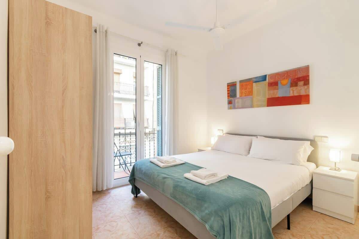 3 slaapkamers, een strijkplank/strijkijzer, reisbedje, wifi