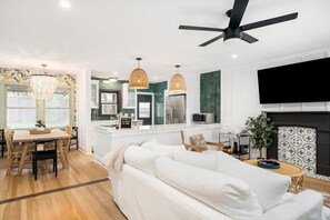 Televisión y oficina 