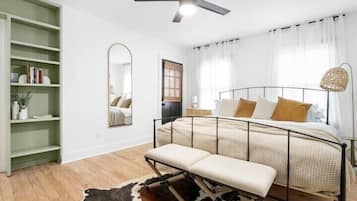 4 bedrooms, WiFi, bed sheets