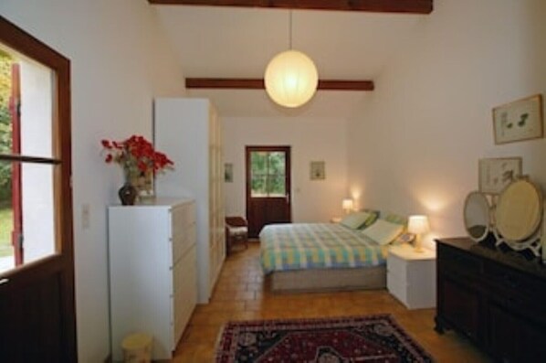 3 makuuhuonetta, silitysrauta/-lauta, vauvan matkasänky, ilmainen Wi-Fi