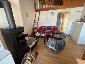 Flat-screen TV, fireplace