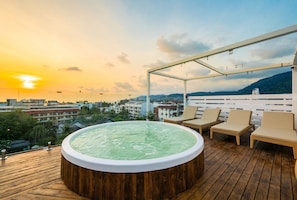 Rooftop terrace - La Vista Patong Hotel (Patong)
