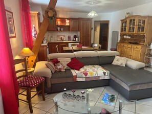 Smart TV, fireplace, table football, ping pong