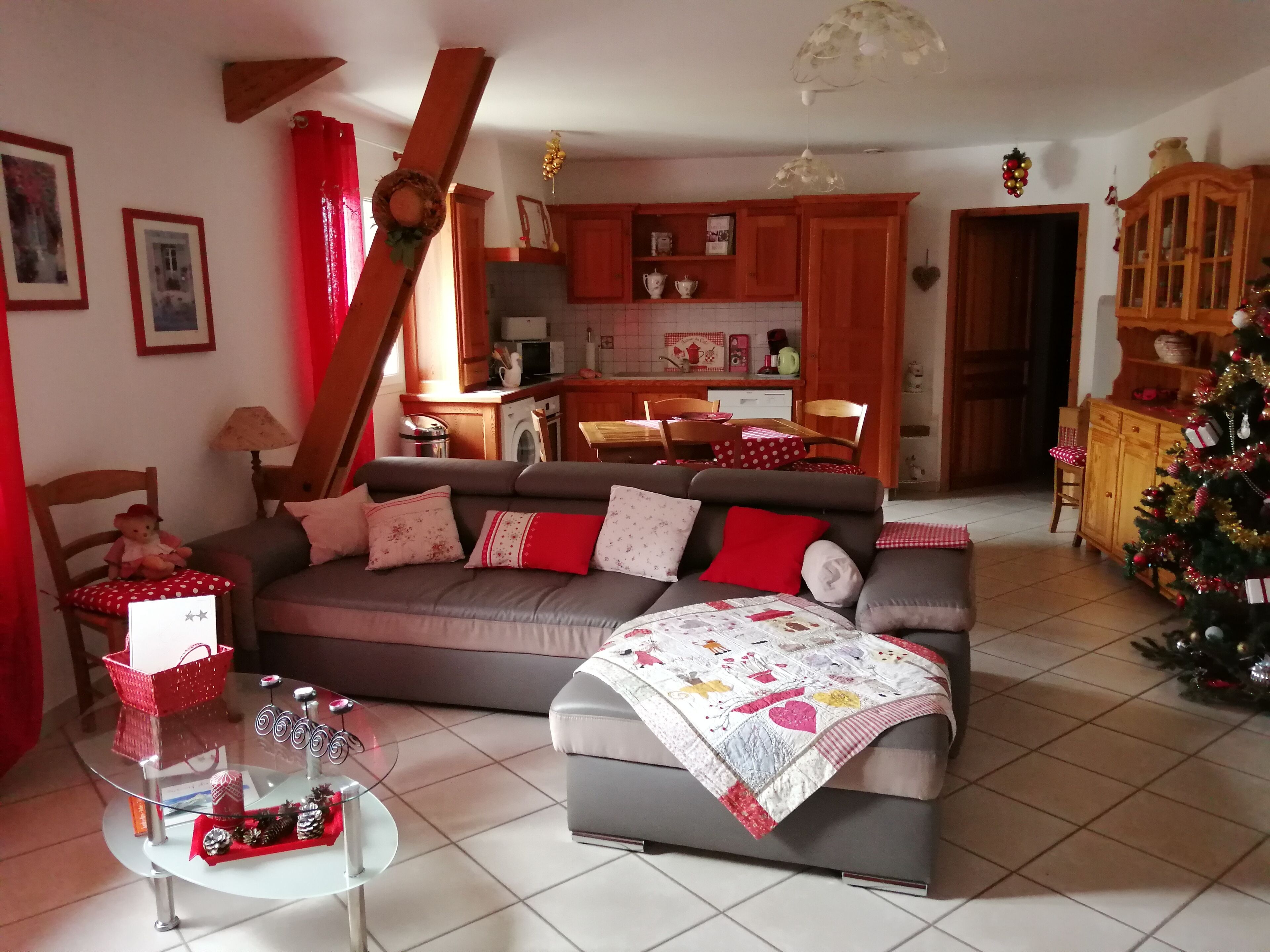 Smart TV, fireplace, table football, ping pong