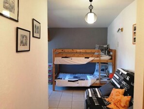 3 Schlafzimmer, Schreibtisch, Bügeleisen/Bügelbrett, kostenloses WLAN