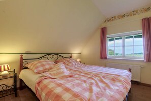 3 bedrooms, iron/ironing board, WiFi