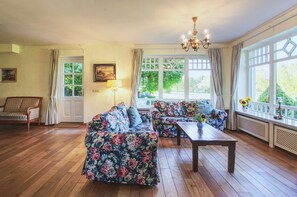 TV, fireplace, stereo - Thatched cottage with large garden and fireplace (Marlow)