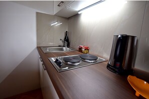 Fridge, microwave, stovetop, electric kettle