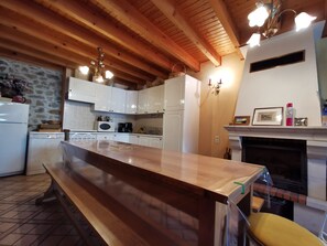 Fridge, microwave, dishwasher - Charming 16th Century Cottage near Beautiful Villages, Private Lake Fishing, and Forest Trails (Lorlanges)