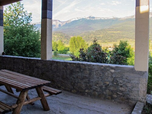Apartment located between lake and mountains north of Sisteron