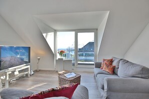 Fernseher, Stereoanlage