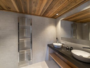 Hårføner og håndklær