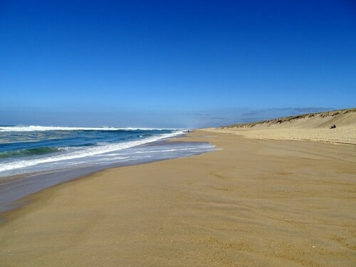 Plage à 500m ! Confort, wifi privé Fibre, draps, piscine, parking et avantages